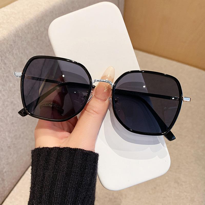 New Stylish Men s And Women s Sunglasses - Large Frame Uv-protective Sunglasses 8015x серебряный
