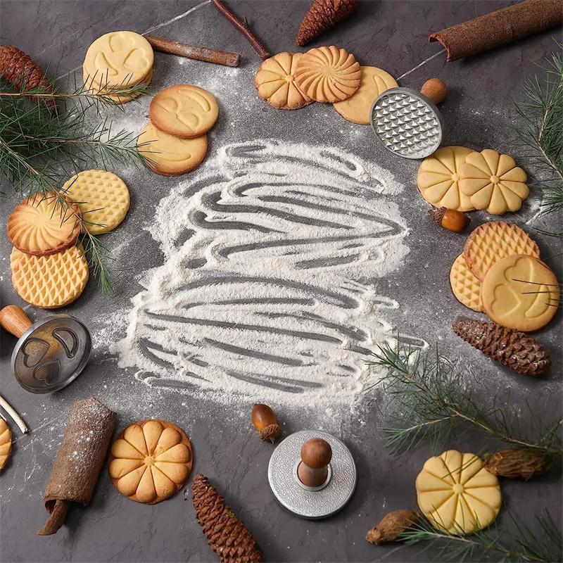 Cookie Cutter Aluminum Alloy Cookie Stamps with Wooden Handle Smile Heart Pattern DIY Hand Press Cookie Mold for Festival Party