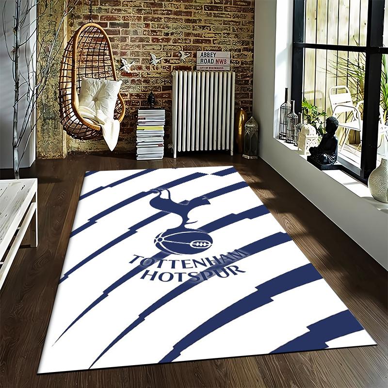 "Tappeto con Logo Tottenham Hotspur Stampato, Design a Strisce Blu e Bianche" Adatto per l'uso come antiscivolo per soggiorni, camere da letto, divani"