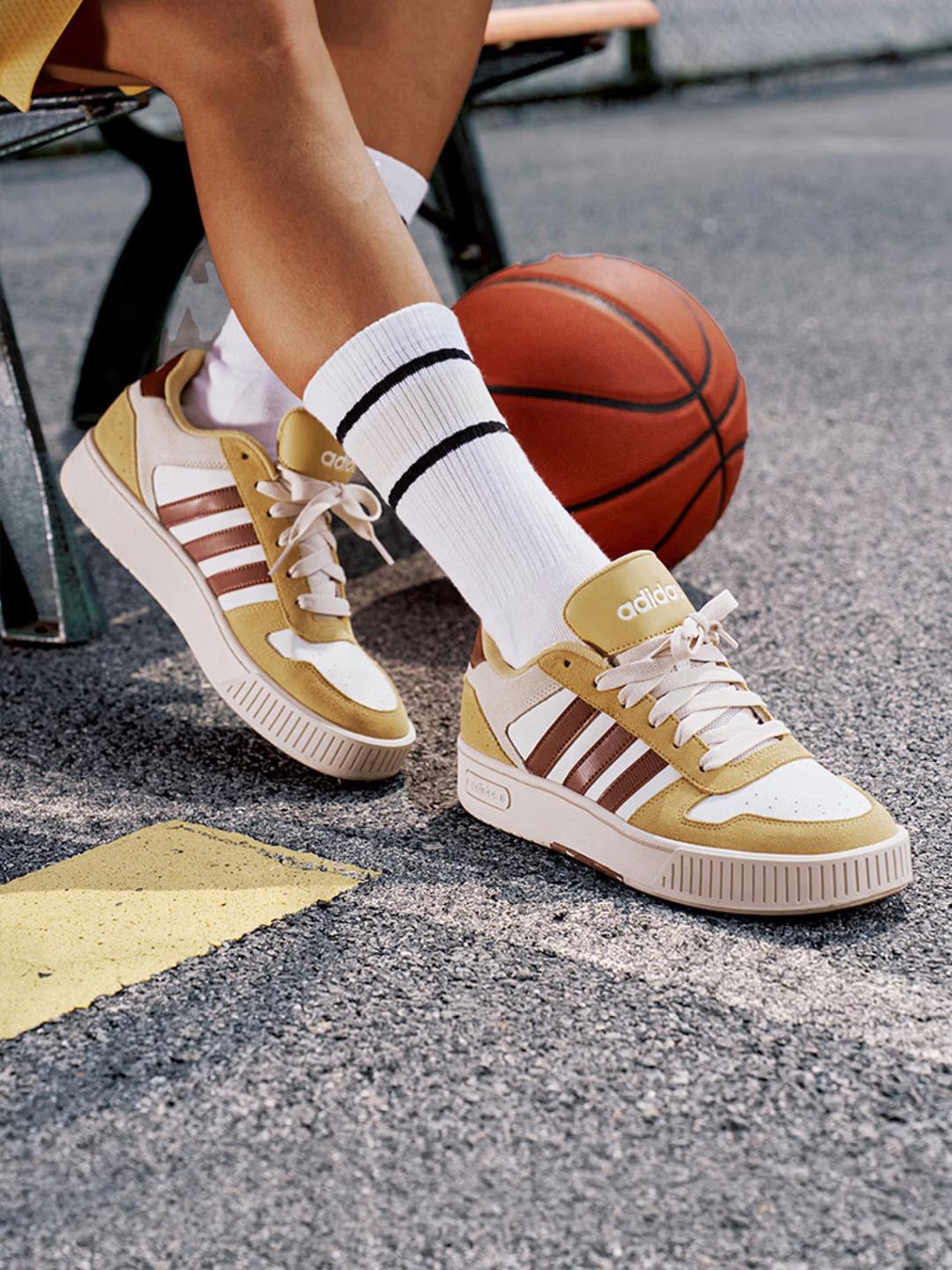 

Adidas Small Teeth D-PAD CLASSIC basketball-style sneakers for men and women. Product code JP8235 35.5 жёлтый