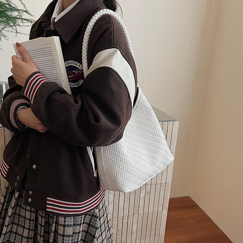 Premium Texture Niche Simple Woven Bucket Bag Large Capacity Casual Lazy Style Underarm Shoulder Commuter Tote Bag