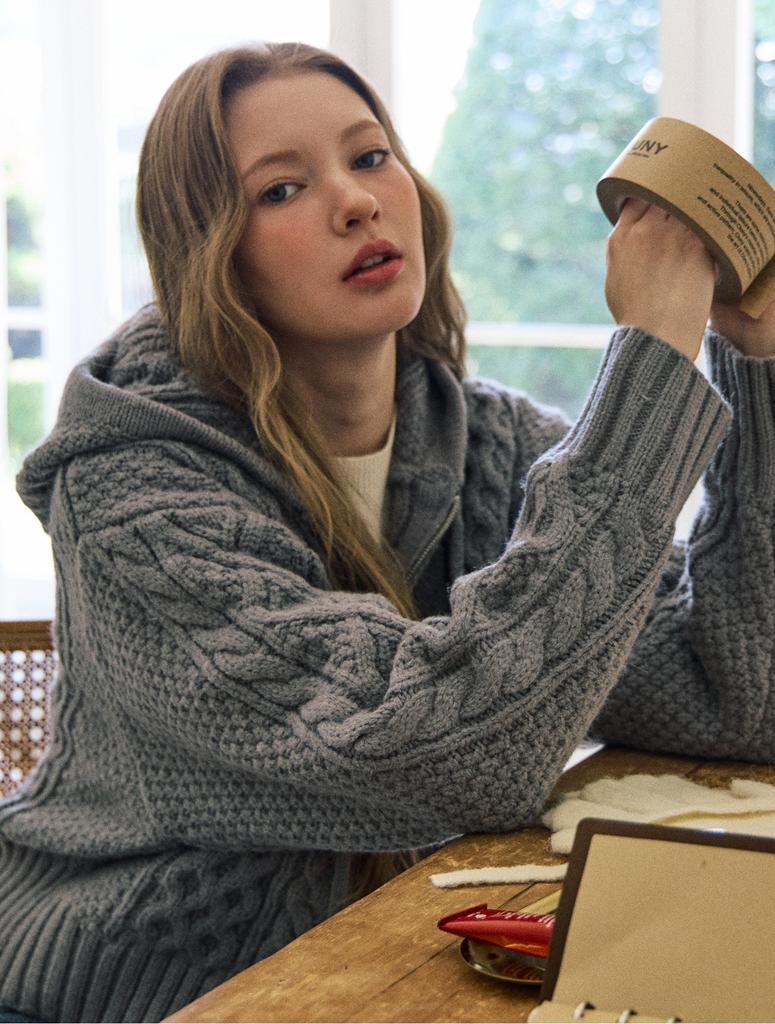 CLUNY Cable Two Way Knit Zipup Cardigan - Beige