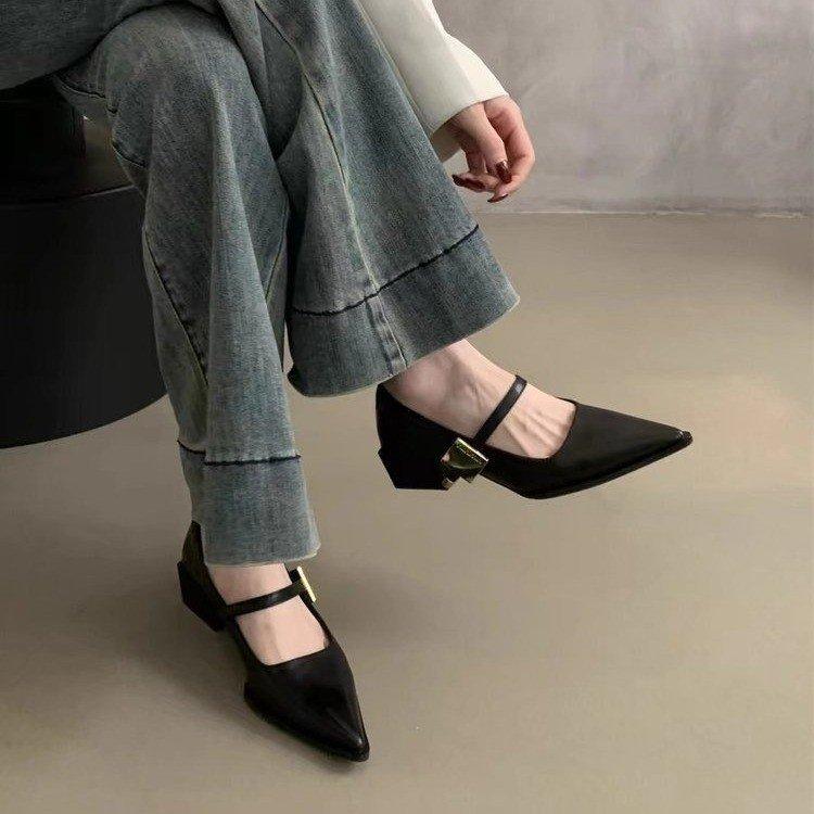 [Youshilai] Temperament Pointed Mary Jane Shoes Women's Autumn 2025 New Fashion Shallow Mouth One-word Strap Single Shoes