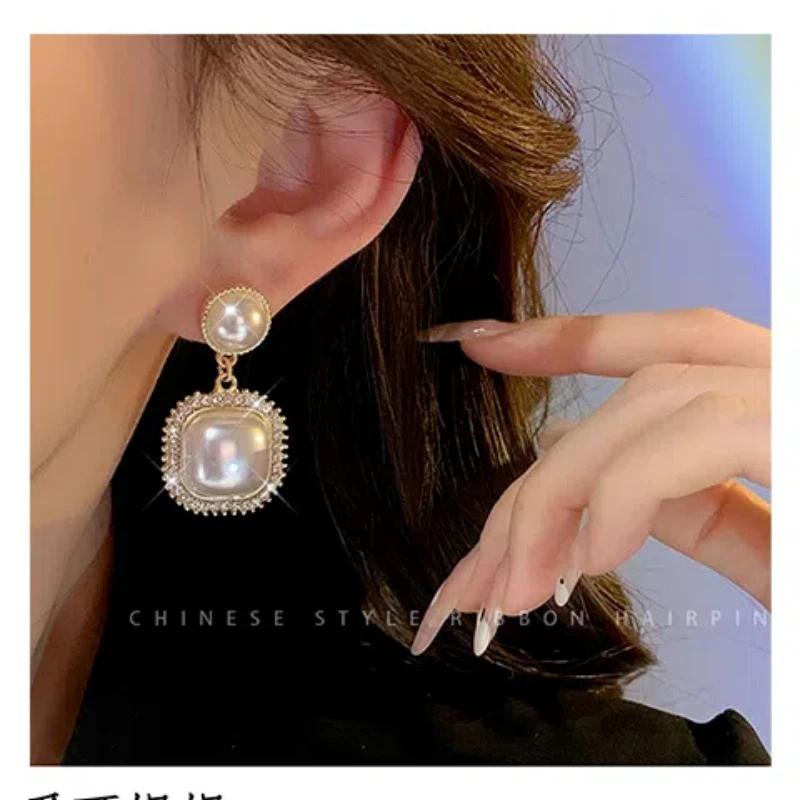 French Baroque Pearl Earclip with No Ear Hole for Women New Earclip Style Versatile Earaccessory