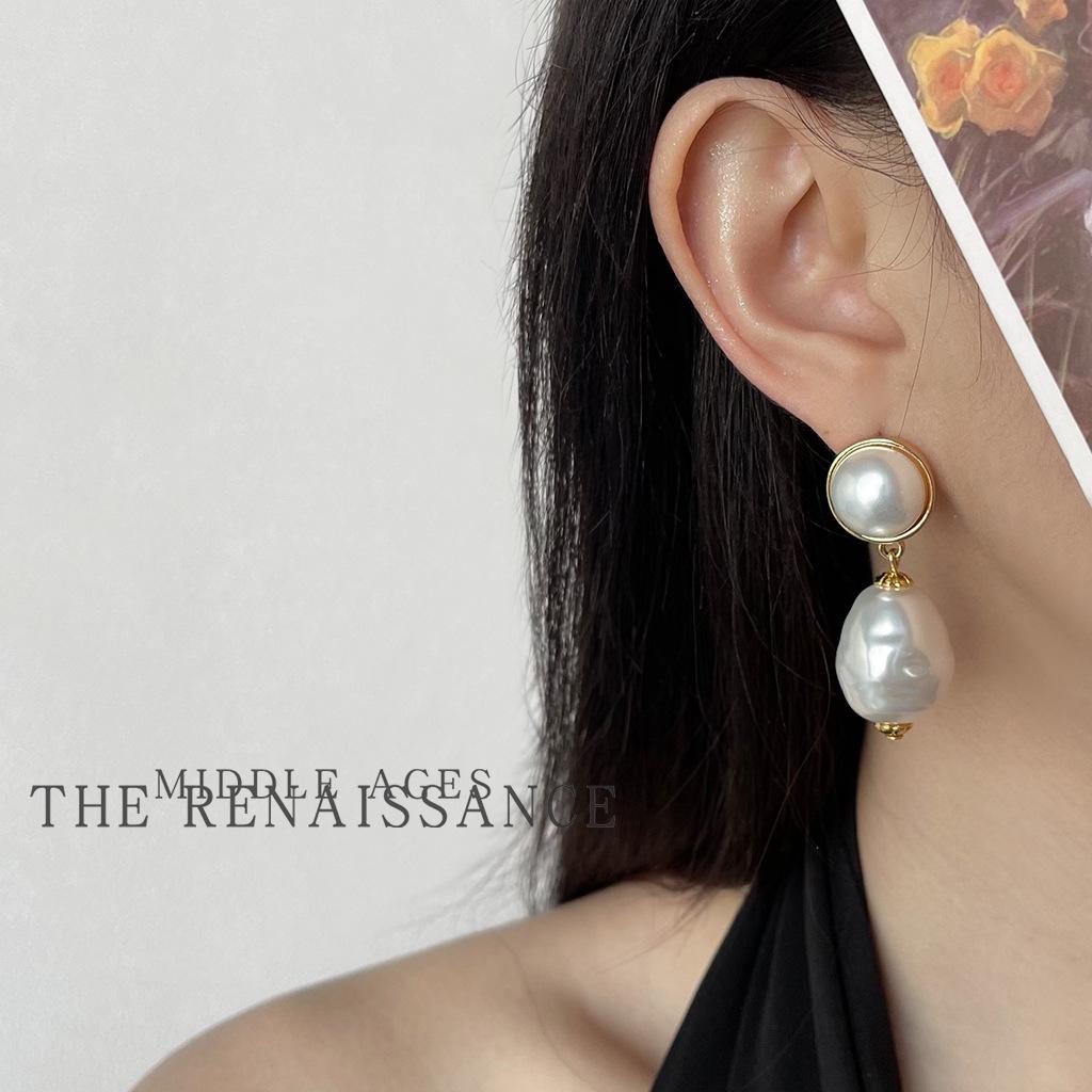 Pre-Owned Baroque Pearl Floral Stud Earrings: Vintage French Retro Light Luxury Jewelry