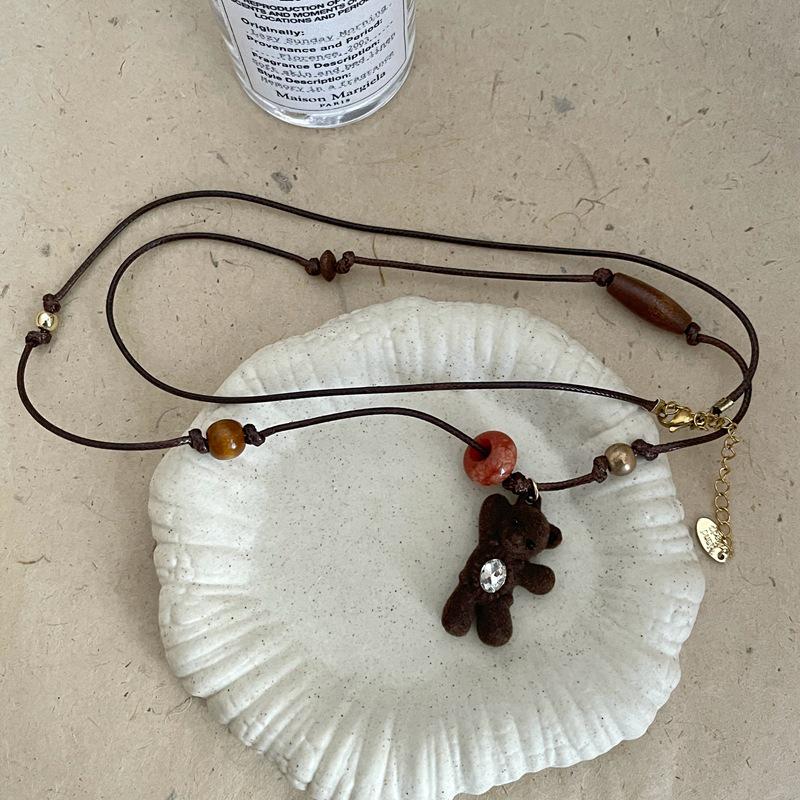 Kawa Kolorowy Pluszowy Wisiorek Niedźwiedź Naszyjnik z Łańcuszkiem do Swetra - 2025 Luksus & Moda