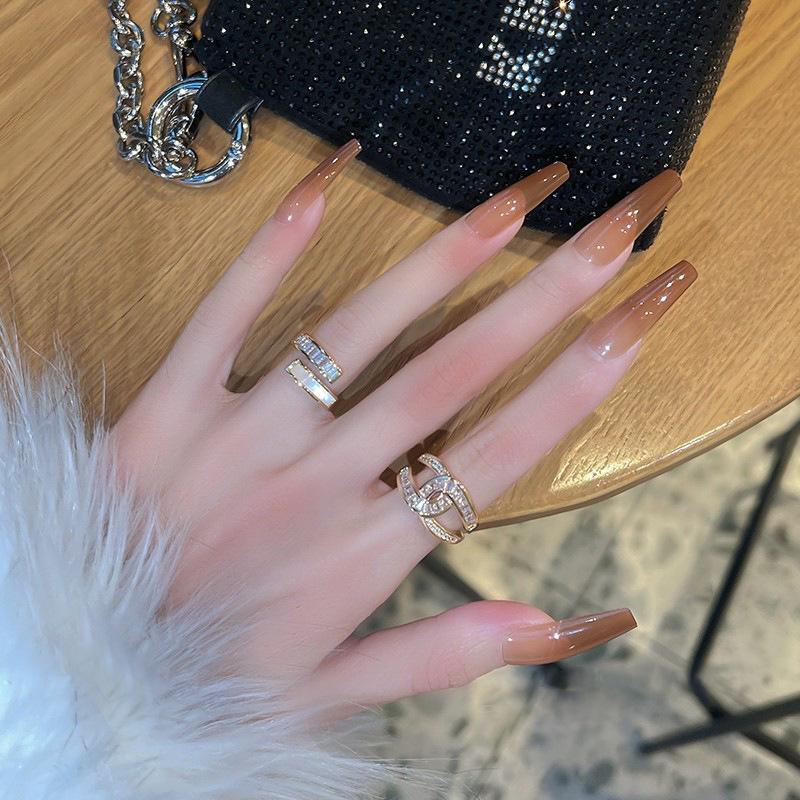 2023 Trendy Luxury Diamond Index Finger Ring for Women: Stylish and Unique Design