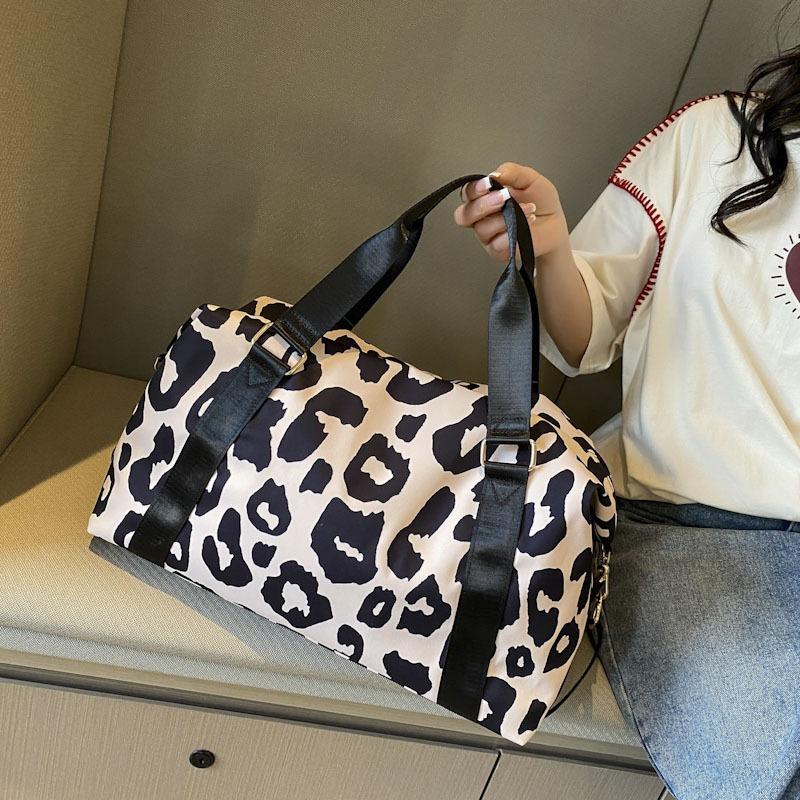 1pcs Travel Bag for Short Trips Large Capacity Cow Print Luggage Duffle Lightweight Carry-On Bag for Business Trips Travel & Gym