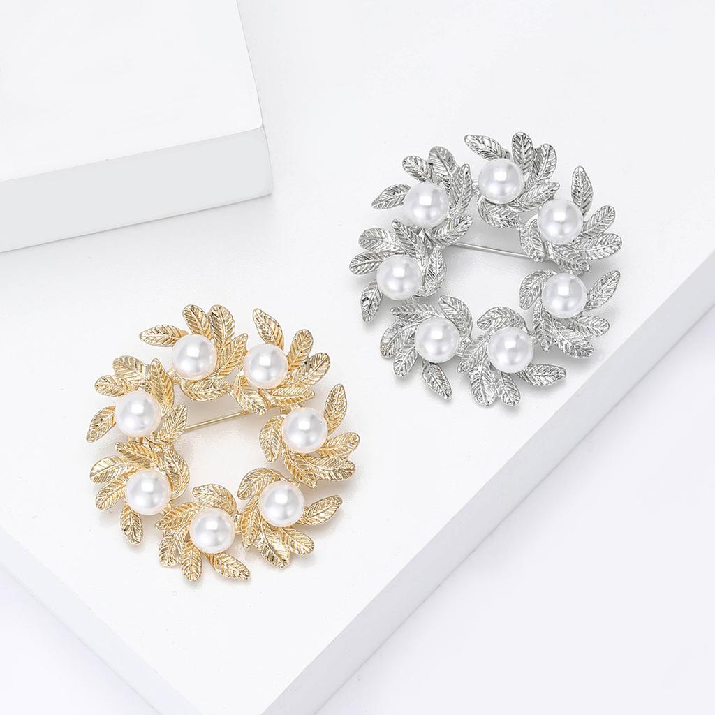 Simulation Pearl Leaf Wreath Brooch for Women Unisex Plant Lapel Pins Party Accessories Valentine's Day Gifts
