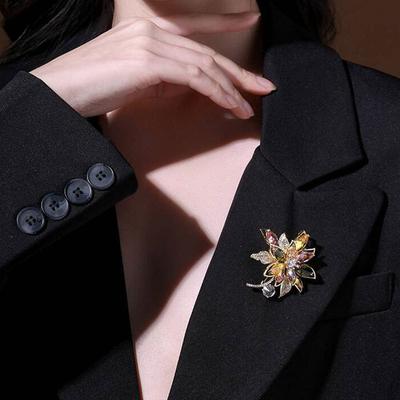 Advanced Colored Zircon Brooch with Fashionable Temperament, Suit Coat, Pin, Flower Clothing Accessories, and Corsage Decoration