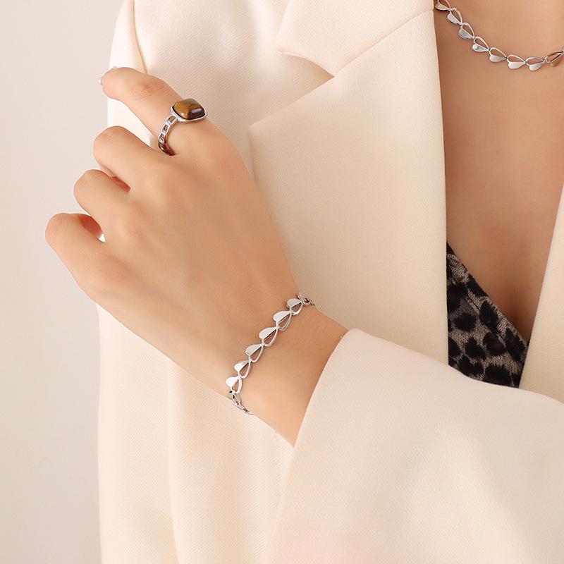 European & American Fashion Slim Waist Hollow Heart Necklace & Bracelet Set