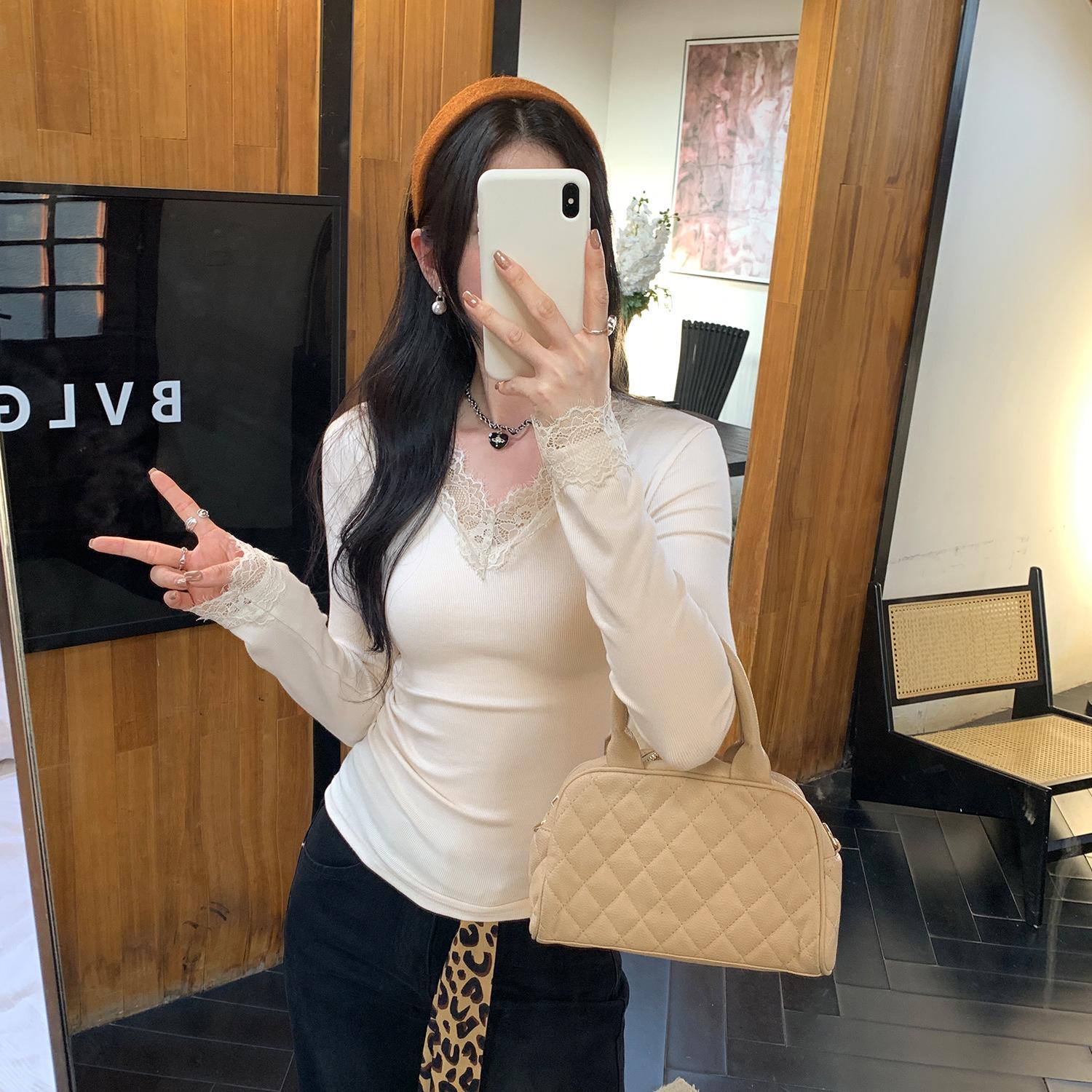 

Women s Slim-Fit V-Neck Lace Trim Top: European Style for Autumn/Winter, Versatile as Inner or Outer Layer. S абрикосовий