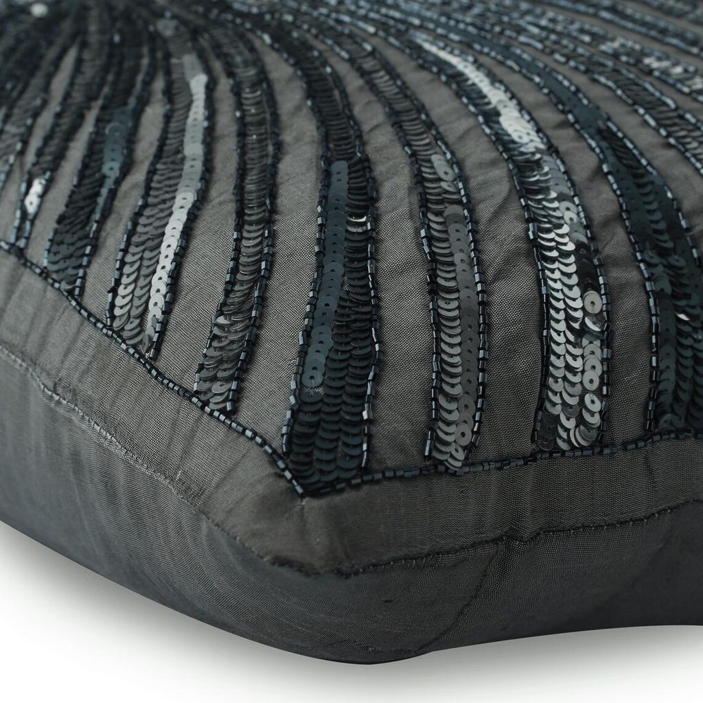 The HomeCentric Poszewka na poduszkę Szara poduszka akcentowa Poszewki na poduszki Artystyczne jedwabne poszewki na poduszki Metaliczne cekiny Koralikowy wiatraczek - Srebrny kwiat