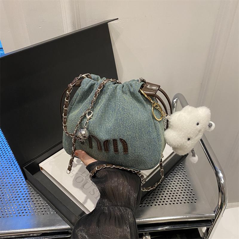 Fashion Casual and Beautiful Bucket Bag Women's 2025 Summer New Ins Trend Simple Shoulder Bag Niche Women's Bag