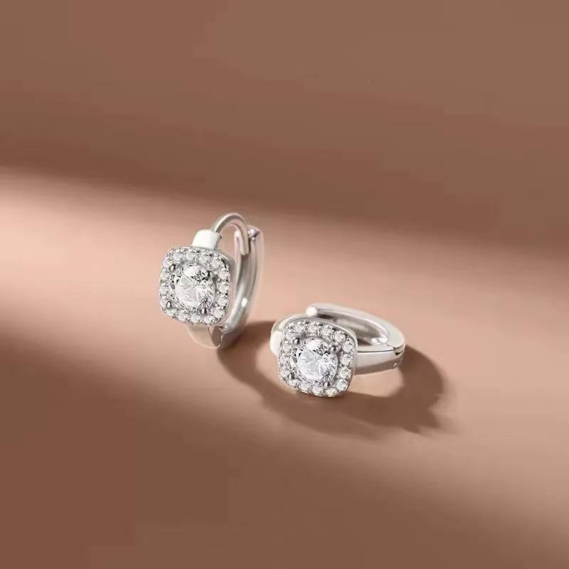 2024 Hot-Selling High-End Zirconia Stud Earrings with 925 Sterling Silver Needle for Ear Care