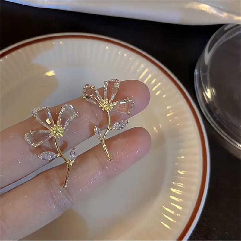 New Light Luxury Style Crystal Flower Earrings Women'S Earrings Fashion Exquisite Wedding Jewelry