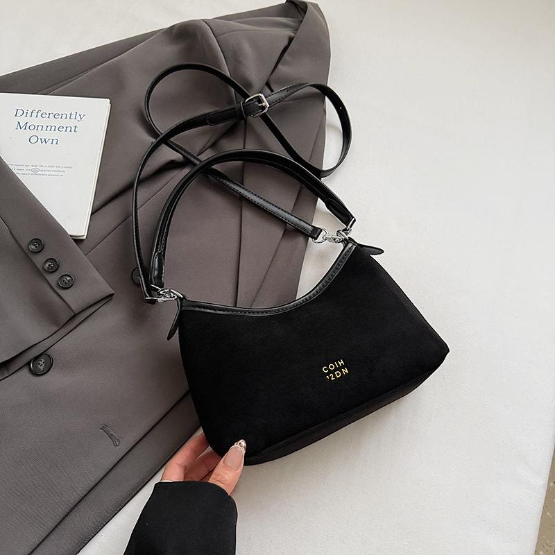 

Autumn new fashion trend large-capacity bag casual texture women s bag shoulder messenger bag чорний