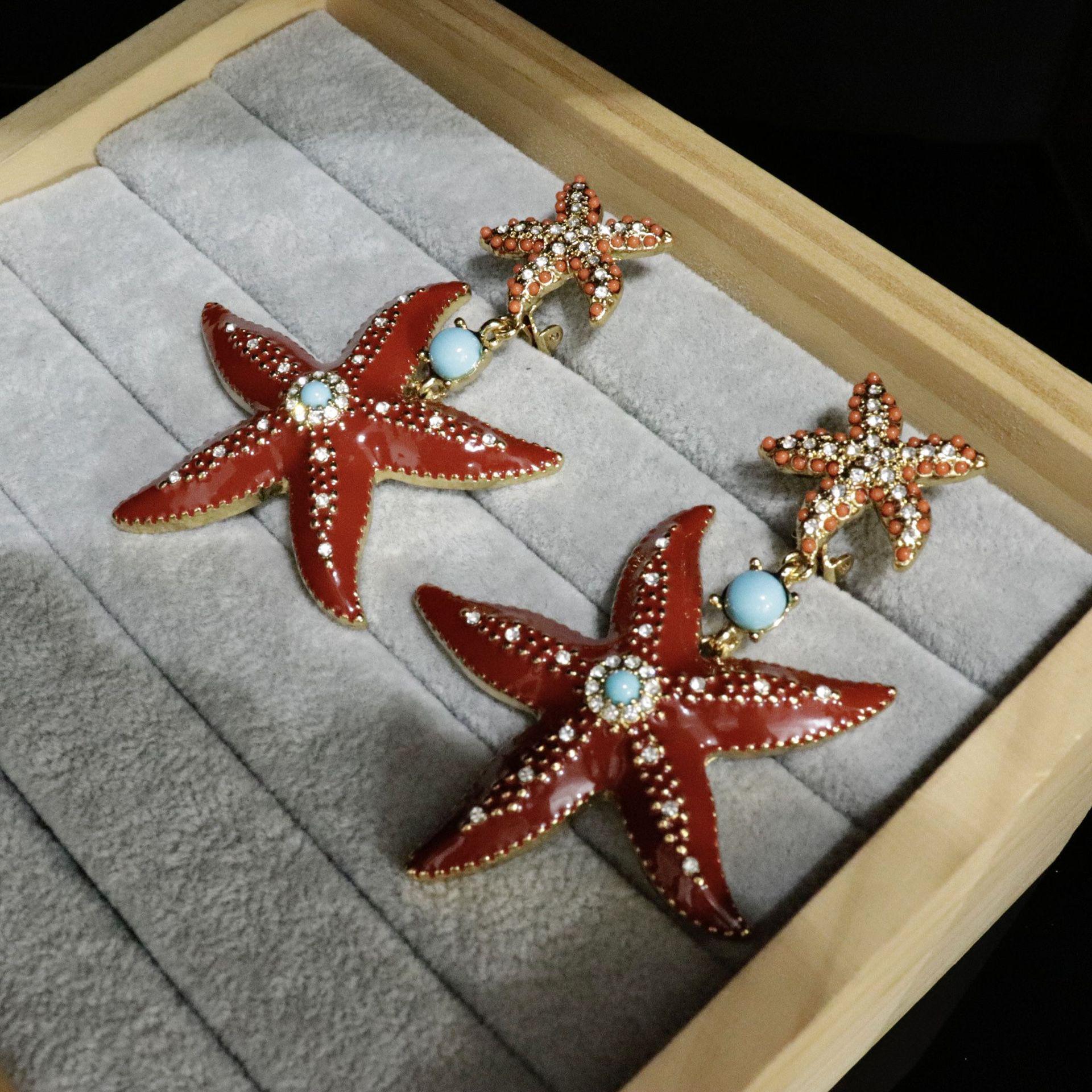 Versatile Retro Starfish Gold-Plated Rhinestone Earring with Red Glaze