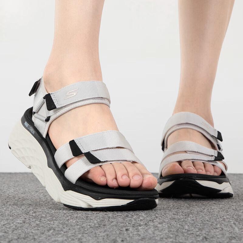 Skechers Women s Sport Casual Sandals M 4900₽