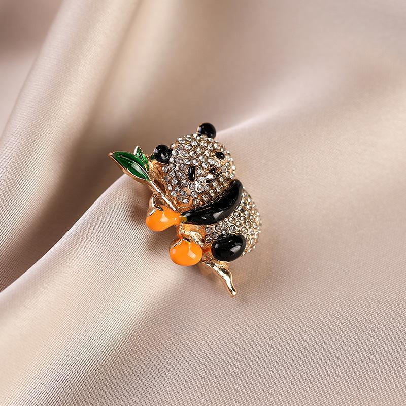 The "Shishi Ruyi" Panda Chinese-style Brooch Features A High-end, Light Luxury and Niche Design with A Cute Brooch