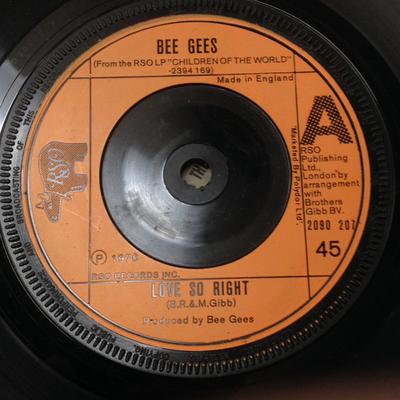 7inch Record BEE GEES - Love So Right  2090207 RSO 1976 UK Pop Used