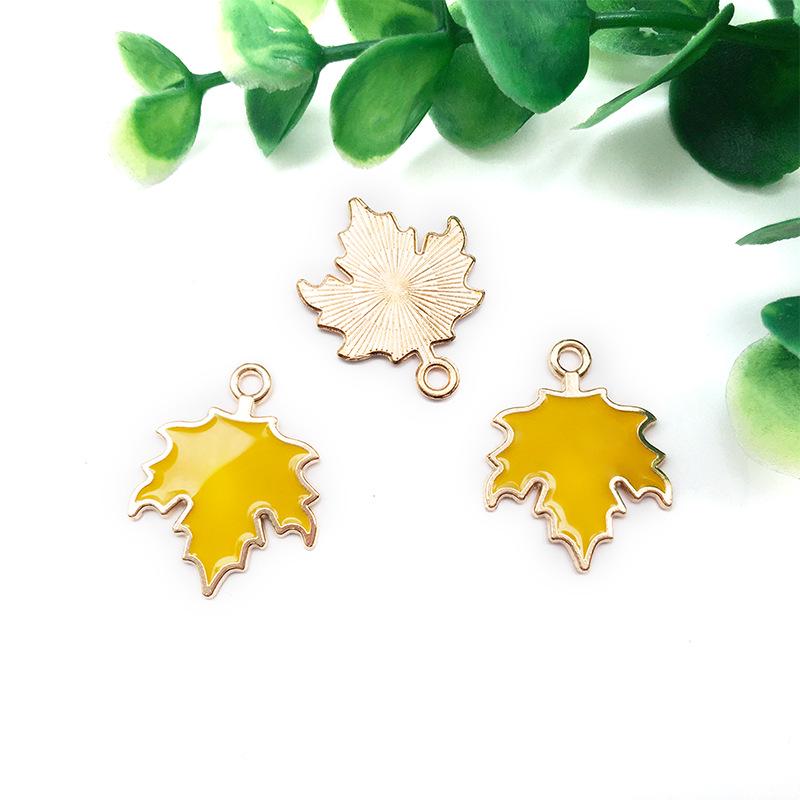 32er-Pack Thanksgiving Ahornblatt Kleine Anhänger für DIY Schmuck und Kunsthandwerk