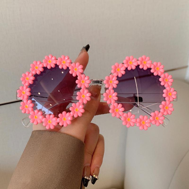 Retro Special Round Daisy Flower Sunglasses Woman Vintage Fashion Brand Female Eyewear Party Travelling UV Shades