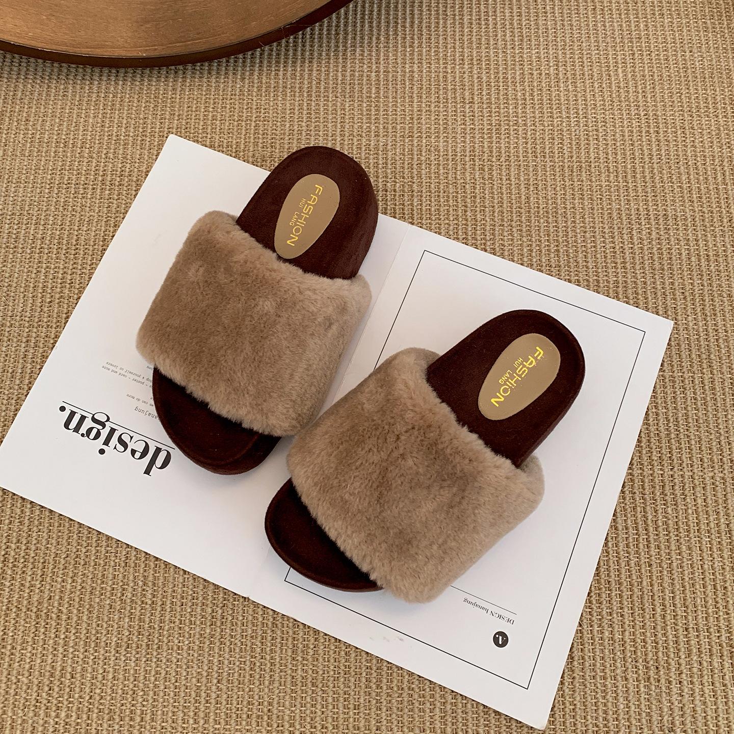 

Тапочки Queen Fan черные нескользящие на толстой подошве и пушистые для женской уличной носки 2025 новая осень и зима с увеличением роста ретро шлепанцы 40 хаки