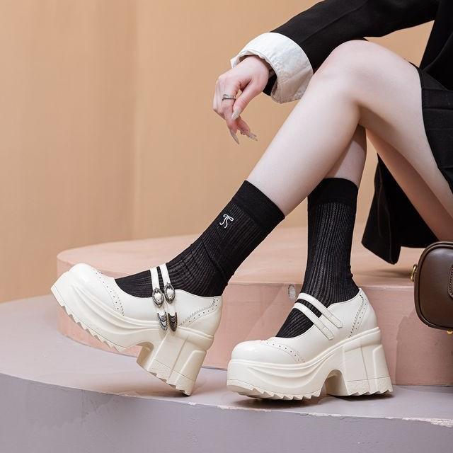 Ботинки Fujin 10 см из лакированной кожи осенние женские дышащие женские ботинки повседневные весенние туфли-лодочки Мэри Джейн на платформе и танкетке туфли на плоской подошве 34 бежевый 4980₽