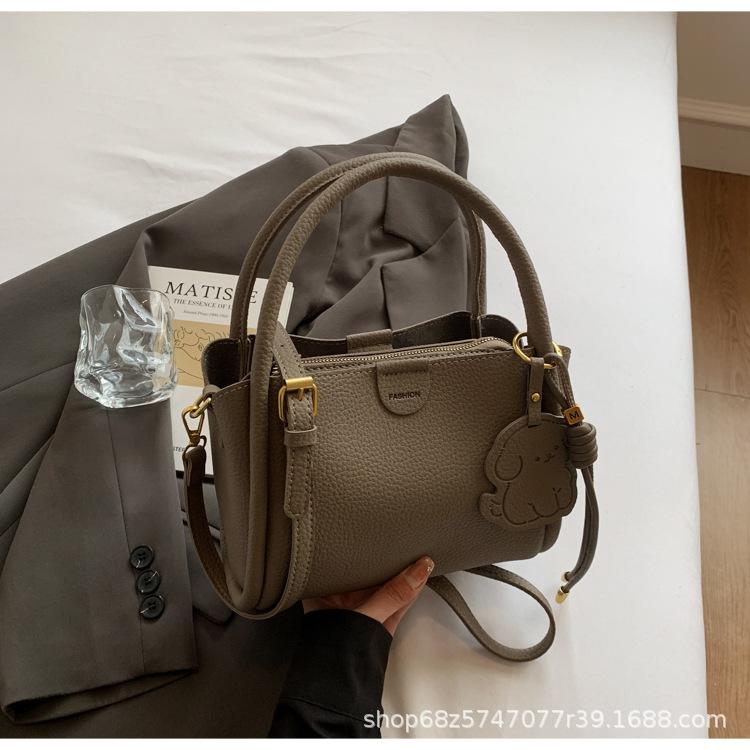 Simple design solid color handbag 2025 new Korean niche retro commuter crossbody bag textured commuter bucket bag