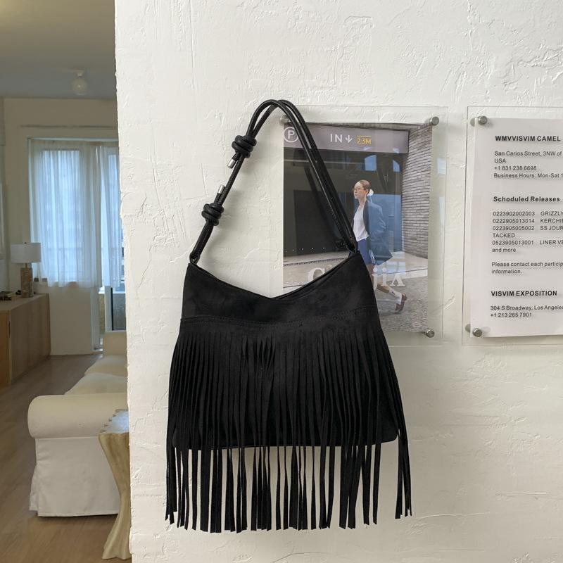

Autumn 2025 Bohemian Tassel Messenger Bag - Retro Frosted Underarm Shoulder Bag for Women One Size чорний