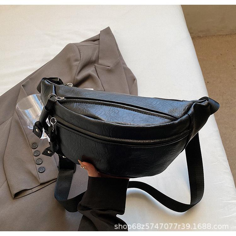 Fashion leisure sports small bag women's 2025 spring and summer new breast bag versatile going out commuting shoulder messenger bag