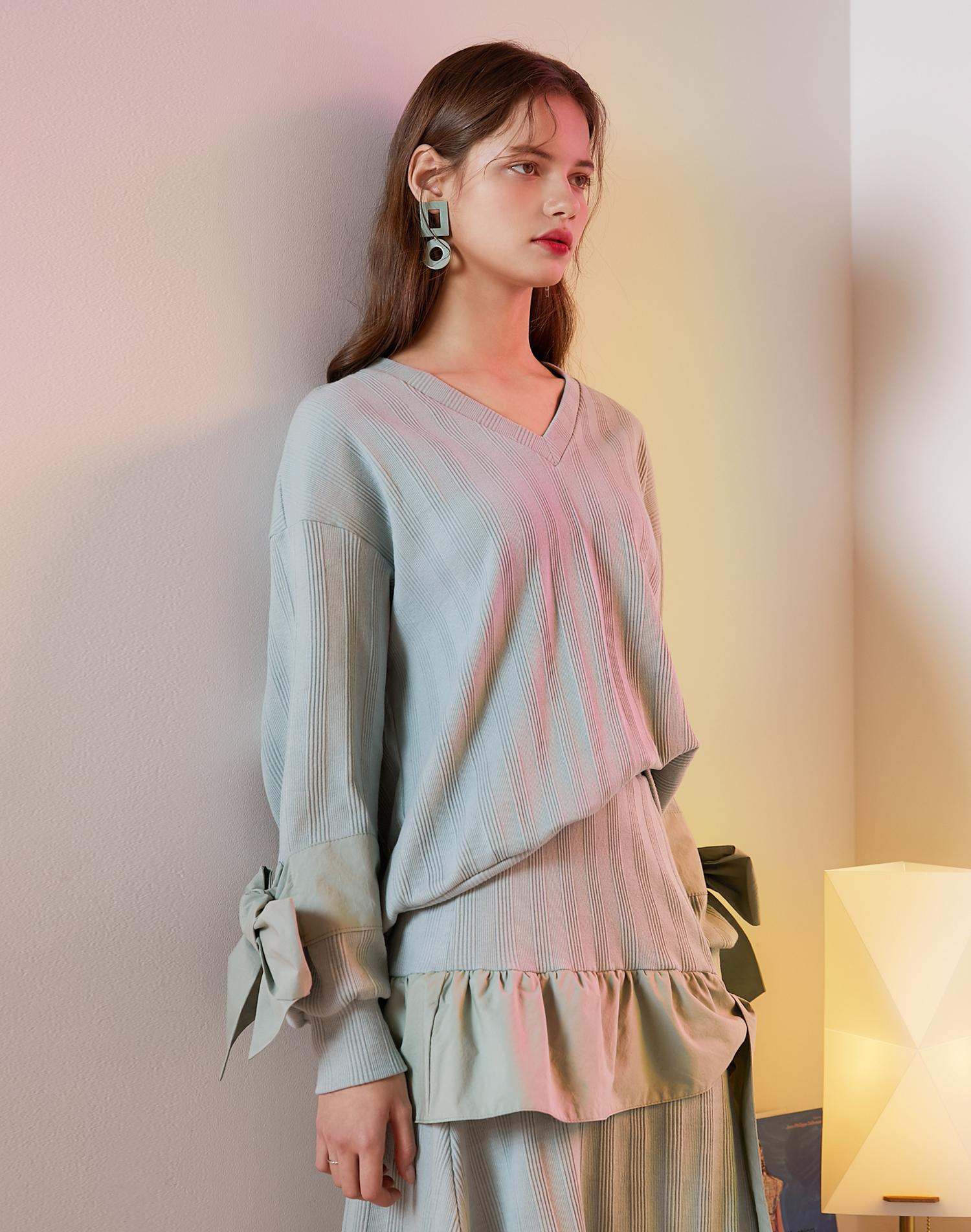 The Studio K V-Neck Ribbon Sweatshirt Mint Green Mint/Free