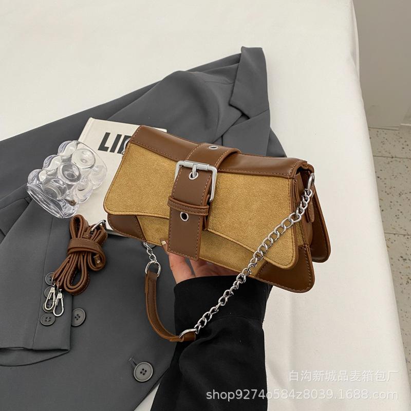 

French niche popular chain underarm small bag women s 2025 new trendy niche design single shoulder crossbody small square bag хакі