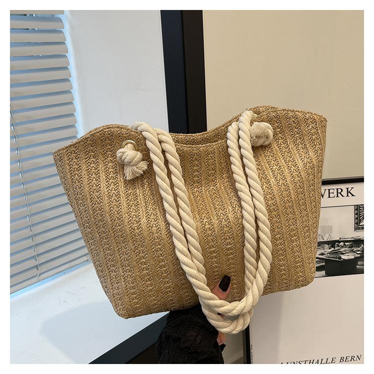 

High-texture vacation style woven small square bag 2025 new shoulder bag handbag fashionable and simple commuter women s bag темные хаки