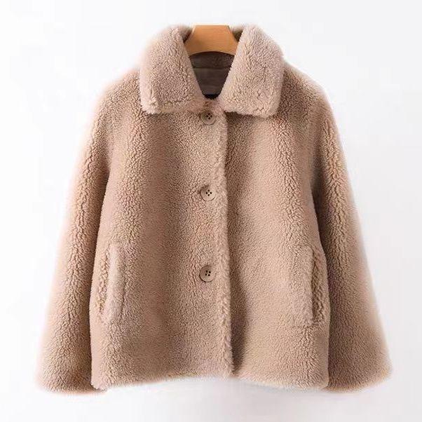 Autumn and Winter Collection of Lambskin Coat for Women Featuring Short Loose and Granular Lambskin Coat with Combination of Sheared and Fur