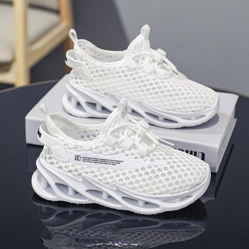 2025 new men's fly-woven mesh sneakers are breathable and non-smelly in summer, lightweight running shoes, and driving casual shoes.