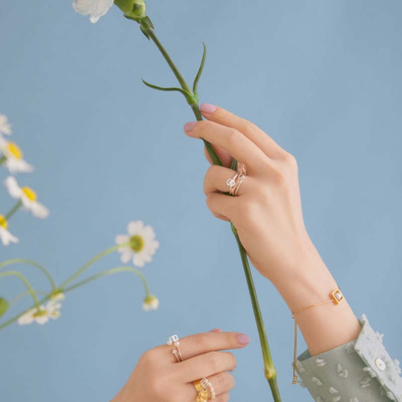 BONAFIDE JEWELRY Open Cube Pearl Bracelet