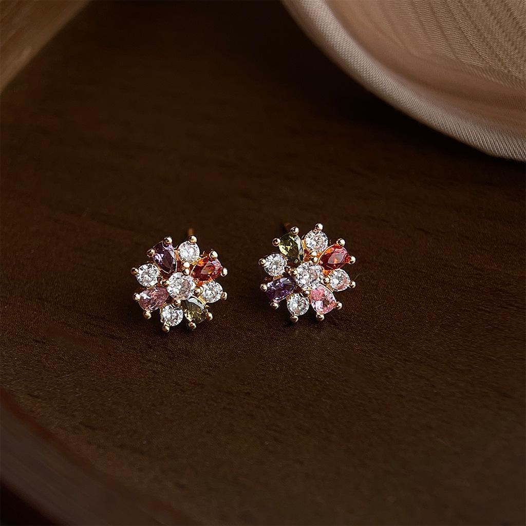 Colorful Snowflake Zircon Stud Earrings - Chic, Versatile & Luxurious for Autumn/Winter
