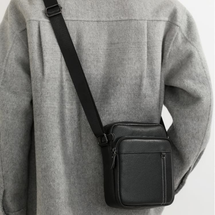 Borsa a tracolla messenger verticale da uomo con motivo litchi