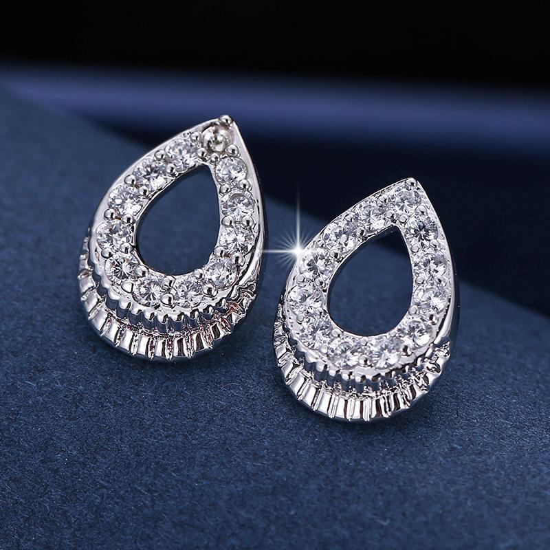 Chic Retro Circle Stud Earrings for Women with Copper Needles - Korean Style.
