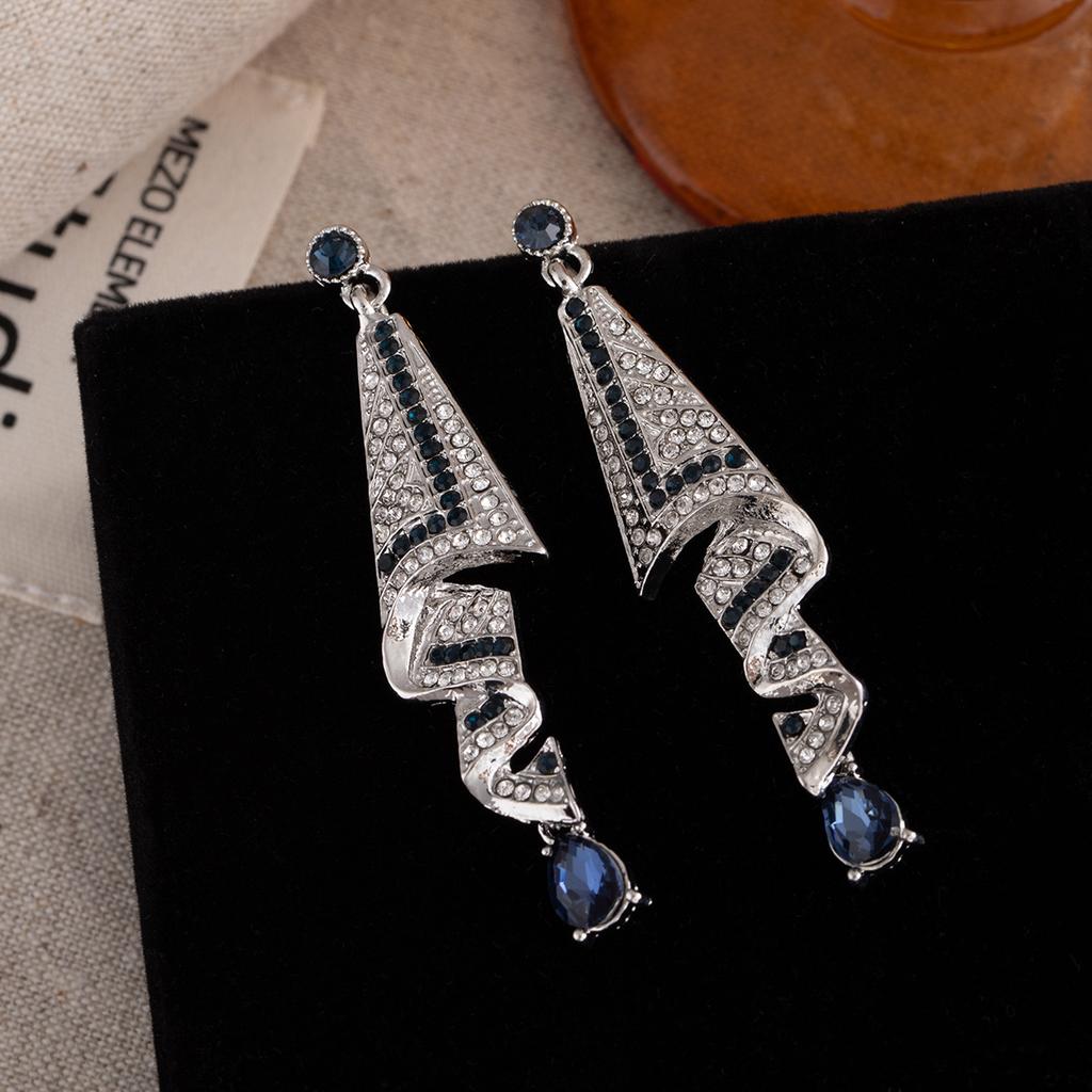 Retro Fashion Blue Diamond-Encrusted Water Drop Fringed Earrings Design Niche Versatile Stud Earrings Temperament High-End Earrings Women