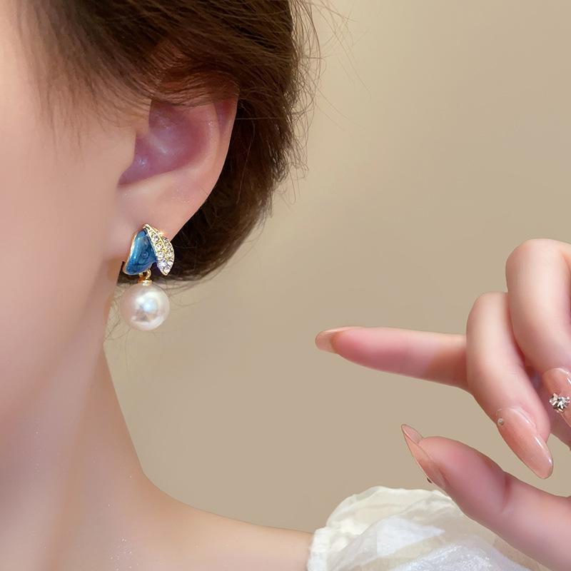Blaue Emaille Farbe Imitationsperlen Blumen Asymmetrische Glasur Blatt Hängeohrringe für Frauen Hochzeitsparty Schmuck Accessoire