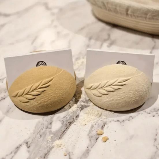 Sourdough Bread Business Card Holder Creative Mini Bread-Shaped Card Display Organizer for Bakery Cafe Pastry Shop Farmers Market Countertop Decor