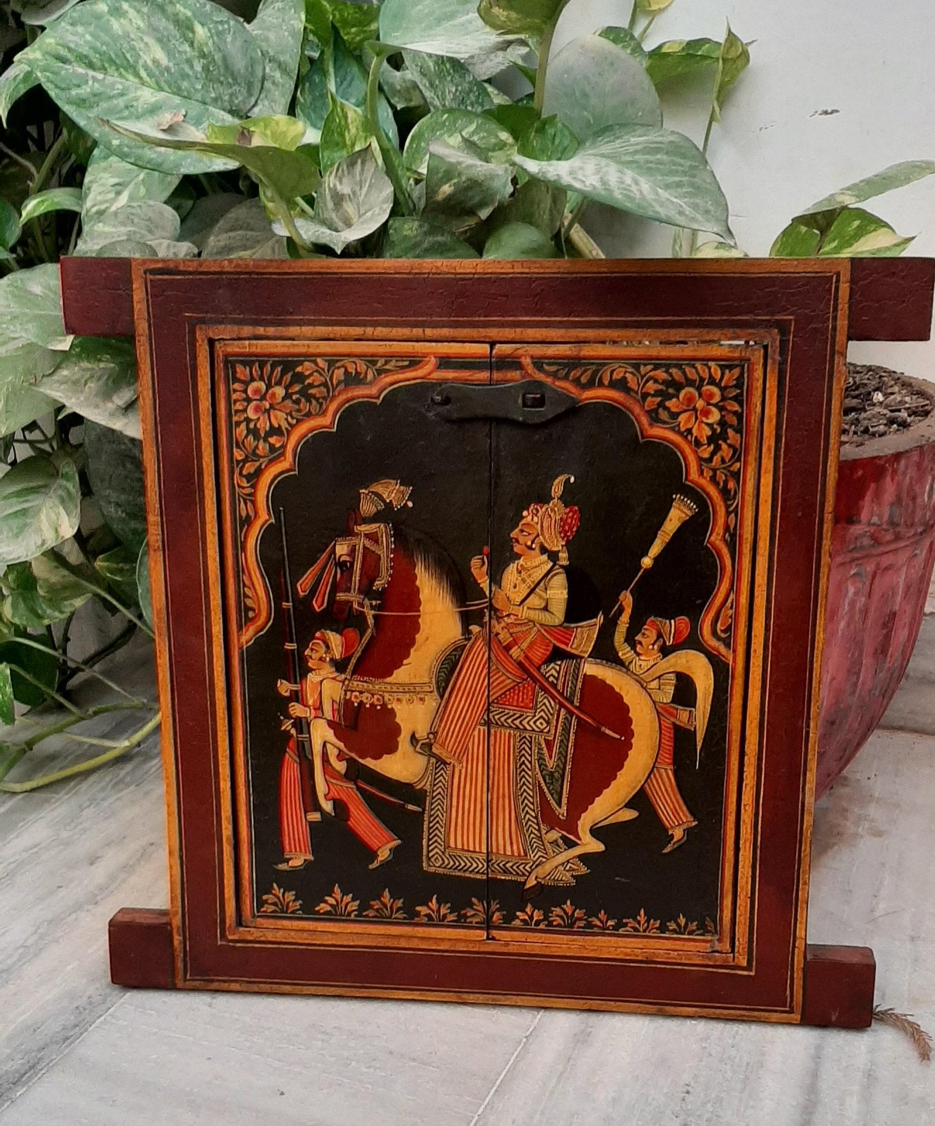 Hand Painted Indian King Jharokha: Vintage Wooden Wall Hanging разноцветный