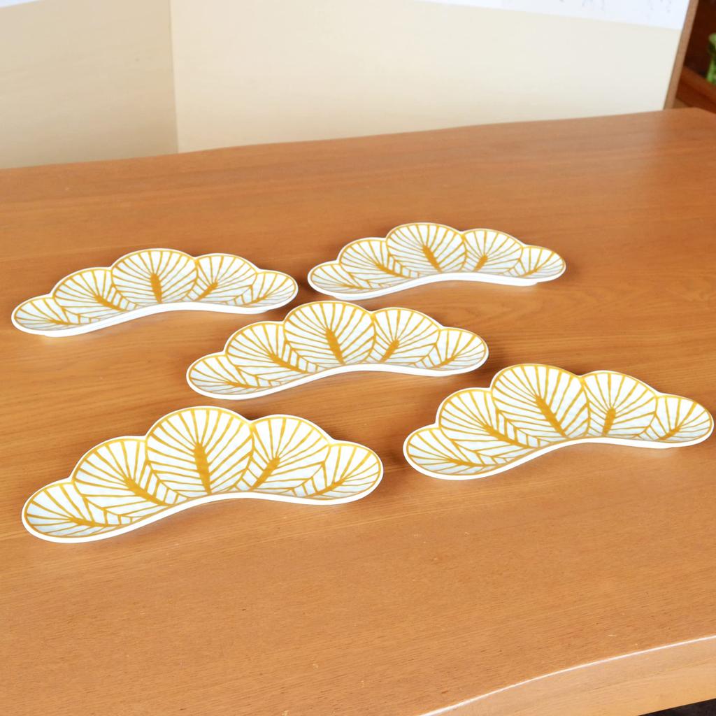 Set of 5 25cm Arita Ware Appetizer Plates, White, with Matsuba Design, Perfect for New Year's, White, and White, In a Gift Box