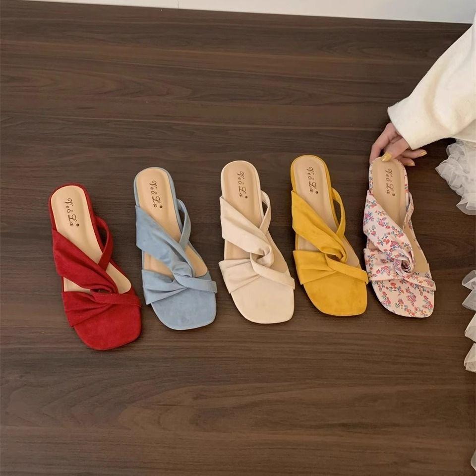 Slippers women's summer wear cool slippers 2025 new summer with skirt sandals women's seaside French super fire sandals