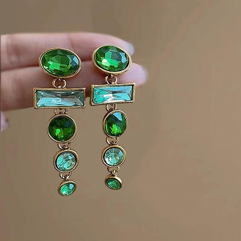 Temperament light luxury retro emerald crystal fringed earrings women, green long earrings medieval earrings зелёный
