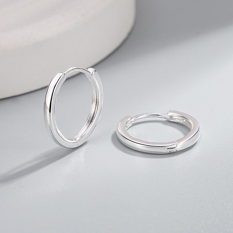 Minimalist Unisex 18K Gold Plated Hoop Ear Cuffs – Elegant and High-Quality Fashion Jewelry.