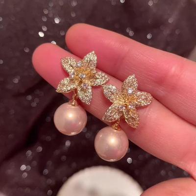 2025 Elegant Lightweight Pearl Flower Stud Earrings for Women